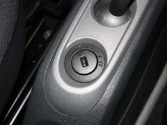 2012款 1.0L AMT 硬顶标准版