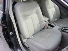 东风日产  轩逸 1.8 XV CVT 副驾驶席座椅45度特写