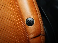 2012款 5.7L 自动 旗舰尊崇版 5座