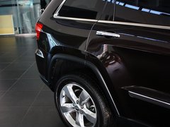 2012款 5.7L 自动 旗舰尊崇版 5座