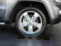 2012款 3.6L 自动 旗舰尊崇版 5座