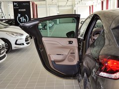 2012款 1.6T 自动 雅致版