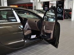 2012款 1.6T 自动 雅致版