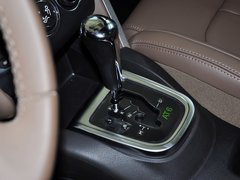 2012款 1.6T 自动 雅致版