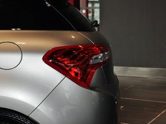 2012款 1.6T 自动 尊享版 5座