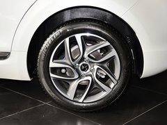 2012款 1.6T 自动 尊享版 5座