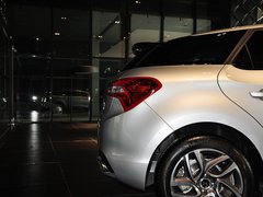 2012款 1.6T 自动 尊享版 5座