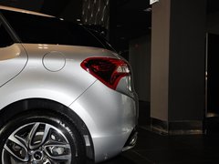 2012款 1.6T 自动 尊享版 5座