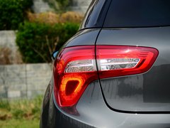 2012款 1.6T 自动 尊享版 5座
