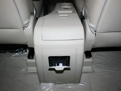 比亚迪  比亚迪S6 2.4L AT 前排座椅中央后方整体