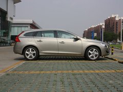 沃尔沃(进口)  V60 2.0T AT 车辆正右侧