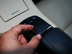 2013款 2.5 CVT 300h 豪华版