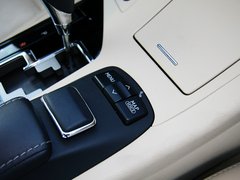 2013款 2.5 CVT 300h 豪华版
