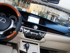 2013款 2.5 CVT 300h 豪华版