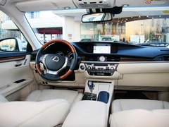 2013款 2.5 CVT 300h 豪华版