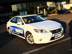 2013款 2.5 CVT 300h 豪华版