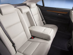 2013款 2.5 CVT 300h 精英版