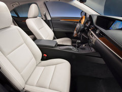 2013款 2.5 CVT 300h 精英版