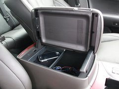 2012款 3.0L 自动 V6 Royal Saloon