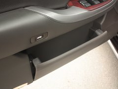 2012款 3.0L 自动 V6 Royal Saloon