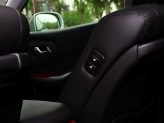 2012款 2.5L 自动 V6 Royal Saloon 尊贵版