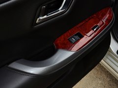 2012款 2.5L 自动 V6 Royal Saloon 尊贵版