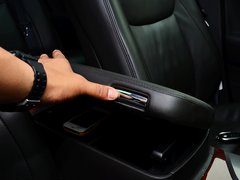 2012款 2.5L 自动 V6 Royal Saloon 尊贵版