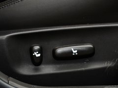 2012款 2.5L 自动 V6 Royal Saloon 尊贵版
