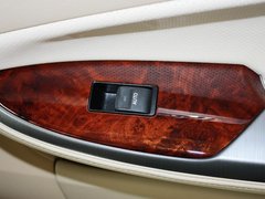 2012款 2.5L 自动 V6 Royal导航版