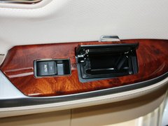 2012款 2.5L 自动 V6 Royal导航版