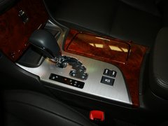 2012款 2.5L 自动 V6 Royal真皮版