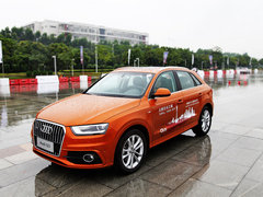 奥迪(进口)  Q3 40 TFSI 车辆左前45度视角