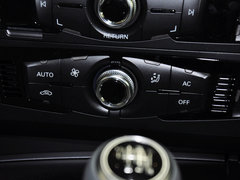 2013款 30TFSI 手動舒適型