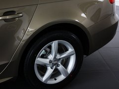 2013款 35TFSI 自動(dòng)標(biāo)準(zhǔn)型