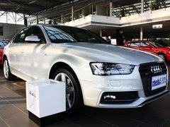 一汽奥迪  奥迪A4L 40TFSI DCT 车辆右侧45度角