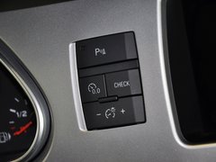 2013款 3.0T 35TFSI进取型 5座