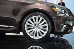2013款 5.0L CVT 600hL