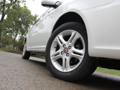 2012款 1.5L 手动 尊贵型