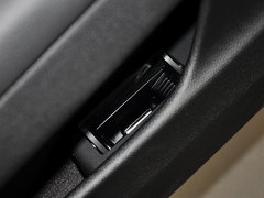 2013款 530Li 3.0L 领先型