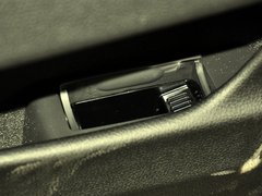 2013款 530Li 3.0L 领先型