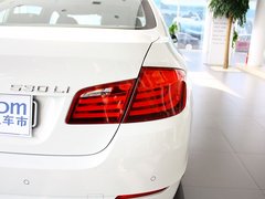 2013款 530Li 3.0L 豪华型
