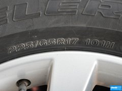 2012款 2.4L MT豪华导航5门版