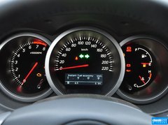 2012款 2.4L MT豪华导航5门版