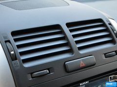 2012款 2.4L MT豪华导航5门版