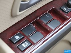 2012款 2.4L MT豪华导航5门版