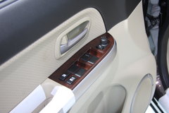 2012款 2.4L AT豪华导航5门版