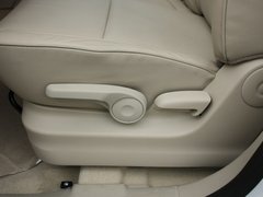 2012款 2.4L AT豪华导航5门版