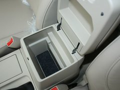 2012款 2.4L AT豪华导航5门版