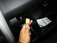2012款 2.4L AT豪华导航5门版