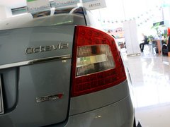 2013款 1.6L 自动 五周年典藏版5座